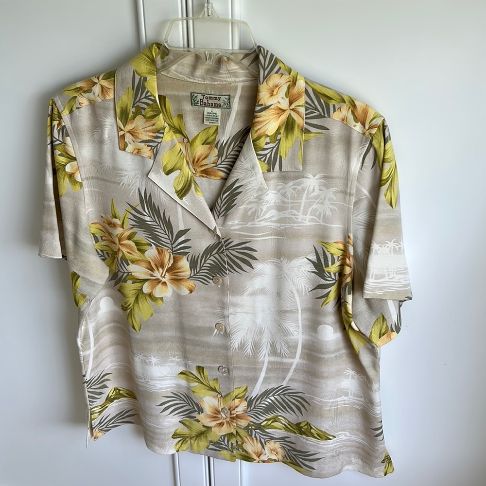 Tommy Bahama 100% Silk Blouse Size large 12-14
